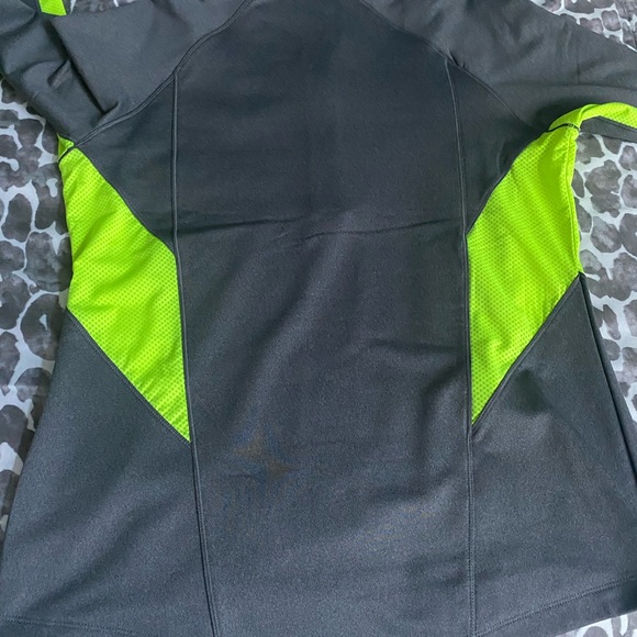 Like new, Underarmour 1/4 zip golf pullover Sz XL - Picture 4 of 7